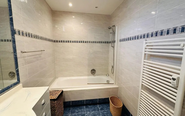 Two Bed Apt in the Center of Cannes - 2229