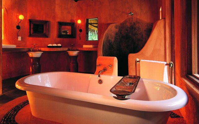 Pondoro Game Lodge  - Open to Kruger Park