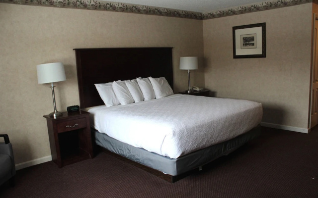 Shiretown Inn & Suites
