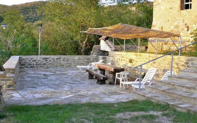 Rustic Cottage in Magione with Garden