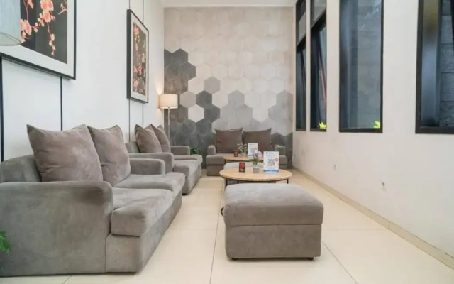 Sans Hotel FiFFa Premiere Malang