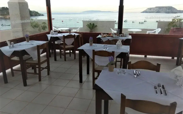 Thania Seaside Smotel - Adults Only