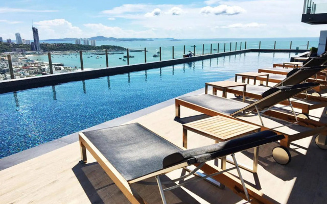 The Base Central Pattaya by Favstay