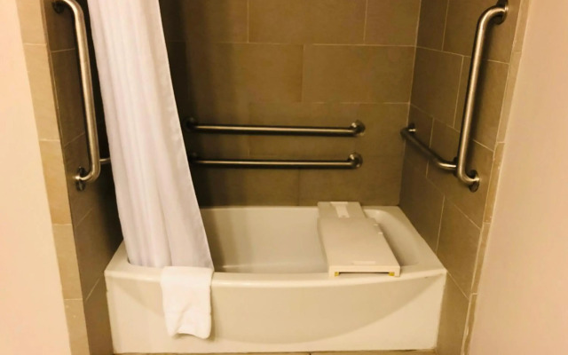 Country Inn & Suites by Radisson, Nashville Airport East, TN