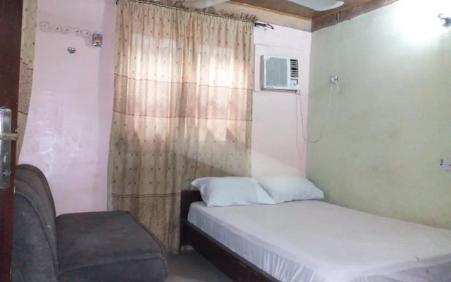 First Laurel Hotel & Suites