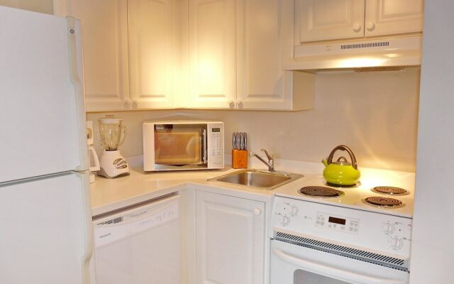 Breezy Condo With Deluxe Pool and Private Beach Access