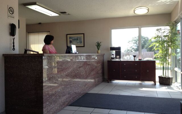 EZ Travel Inn