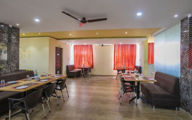OYO 22837 Chairmen's Hotel