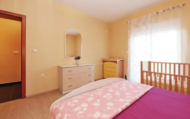 Beautiful Home in Gorica With Wifi and 4 Bedrooms