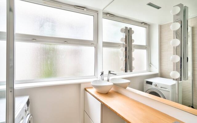 Charming 3 Room Apartment - Paris