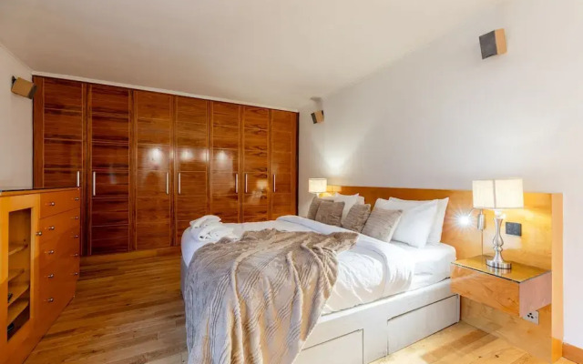 Mayfair Deluxe Apartment