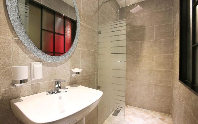 Yeongdeungpo Chateau Hotel