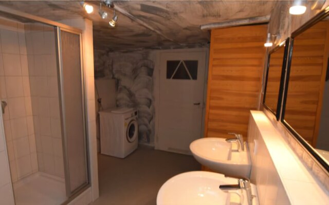 AB Apartment 83