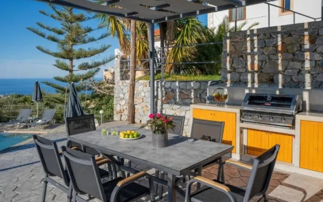Chrisiis Villa