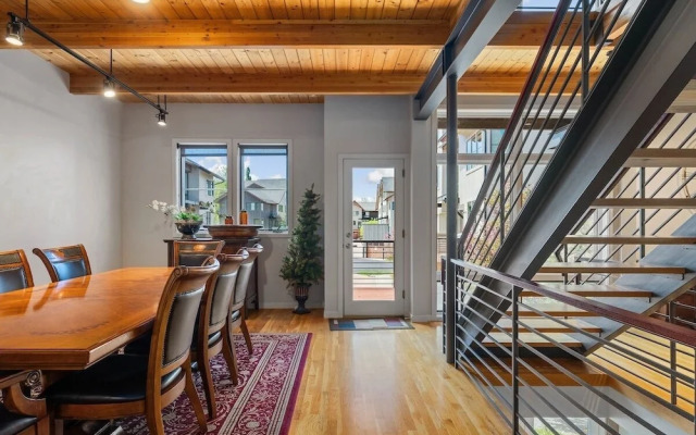 Blackhawk 2817 4 Bedroom Townhouse by RedAwning