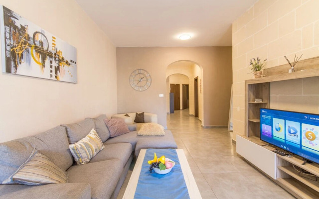 Ta'Siku Gozitan villa + Pool & hot tub