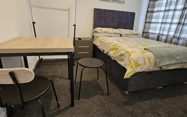 Cozy 3-bed House in Dagenham
