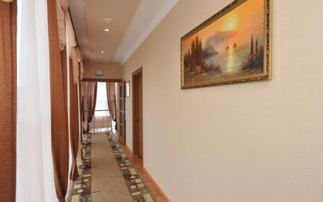 Crown Hotel