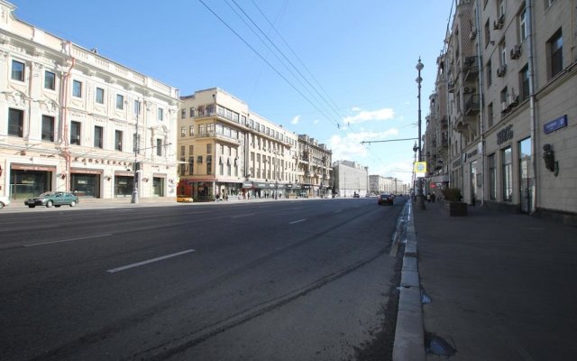 Gnezdnikovsky Pereulok Apartment