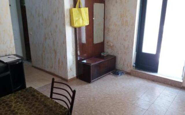 Room In 150M From Beach