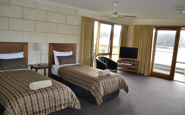 Loch Ard Motor Inn