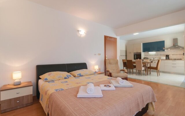Awesome Home in Kastel Stari With Wifi and 3 Bedrooms