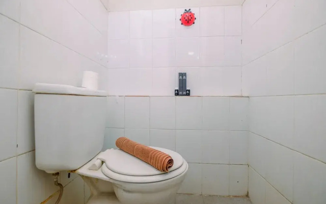 Strategic and Homey 1BR Kalibata City Apartment