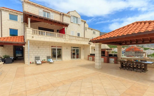 Apartments Mondo