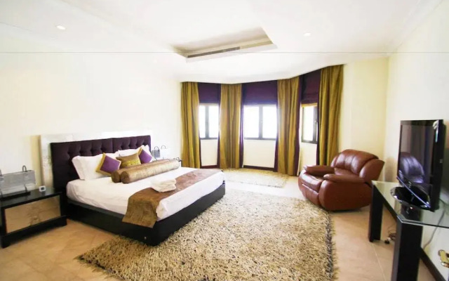 The Palm Jumeirah Villas - Frond E by Kennedy Towers