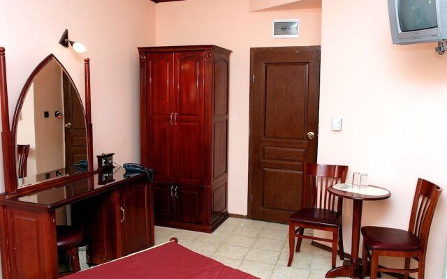 Hotel Mants II