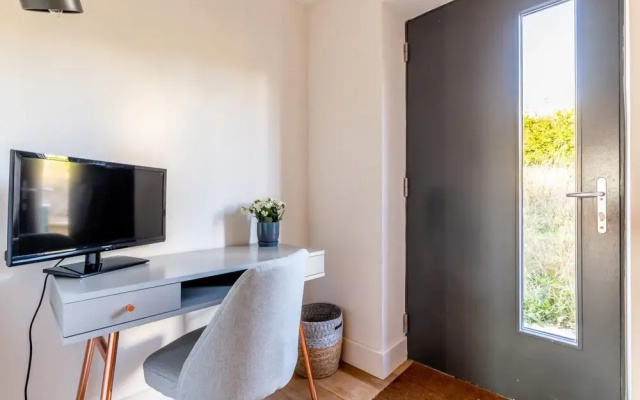 Modern 5 Bedroom Home With Garden Panoramic Views