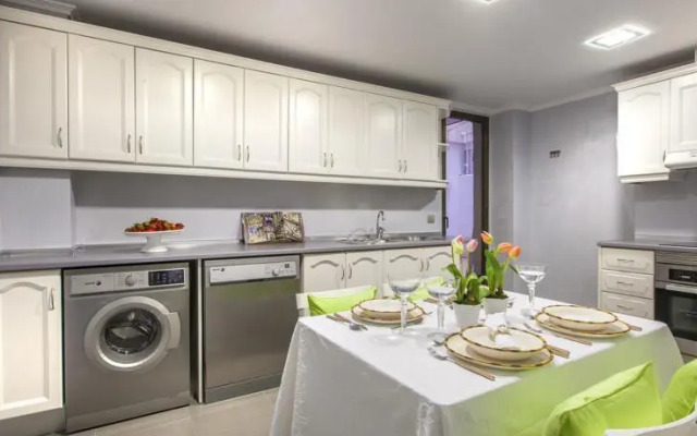 Spain Select Plaza de la Reina Apartments