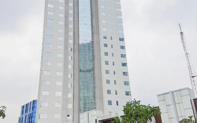 Strategic Location 2Br Gallery West Apartment