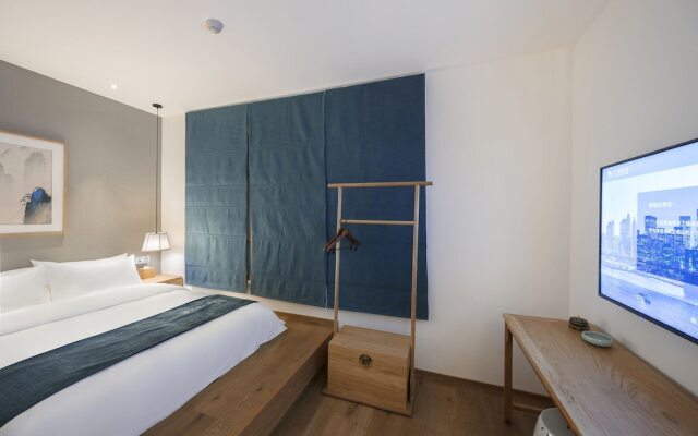 Qianna Hotel (Zhengzhou Erqi Square David City)