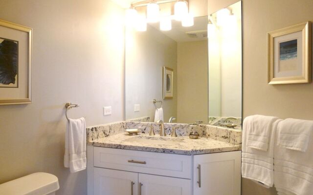 Beachfront Condo With Huge Views/pools/tennis/grills