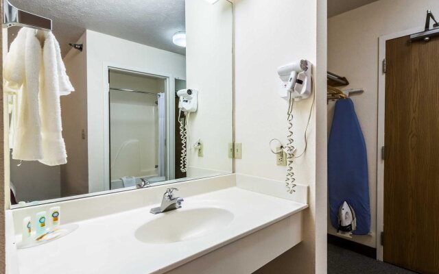 Quality Inn & Suites Omaha Chalco