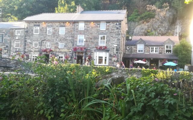 Prince Llewelyn Hotel