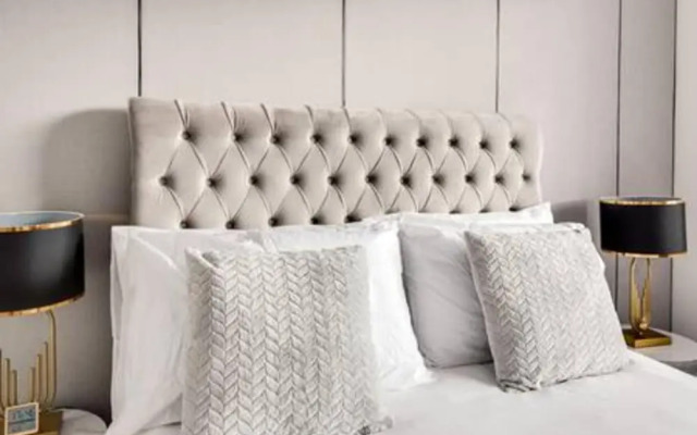 Stylish 4-br House With 3 Ensuite Free Parking