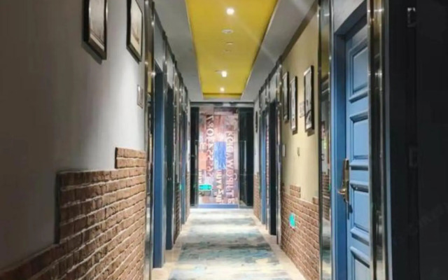 Love You Hotel (Chongqing Huangnibang Metro Station)