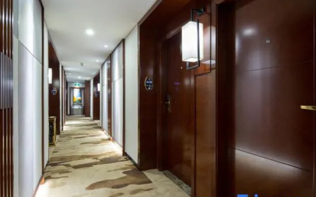 Ruiteng Phoenix Nest Holiday Hotel (Changsha Songya Lake Mass Media College)