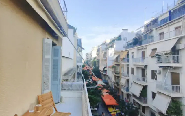 Stylish 1BR Apt With Retro Kitchen View Balcony