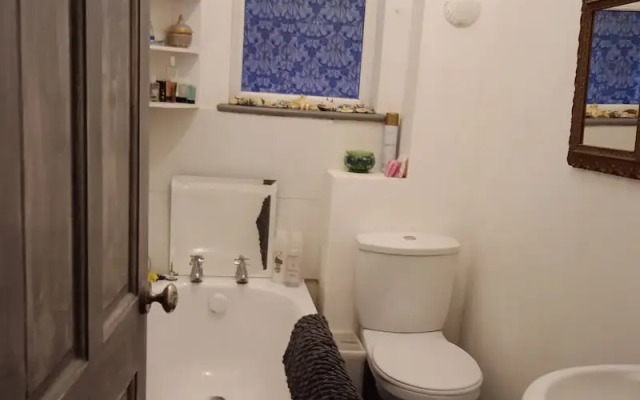Captivating 2-bed Hideaway Apartment in Gloucester