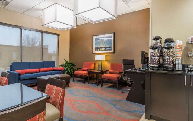 Comfort Inn Alton near I-255