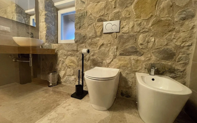 SnowLake Suite & Apartments