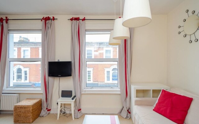 Bright 1BR Home in Fulham, 4 Guests