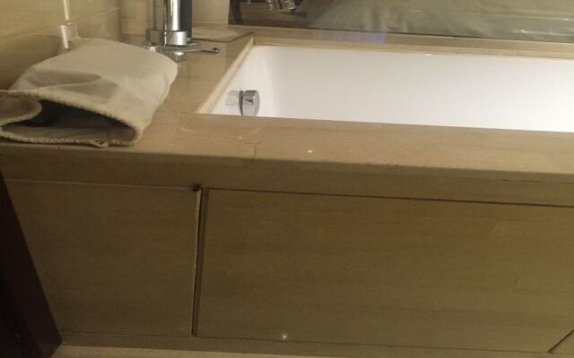 Zhongwei International Holiday Hotel