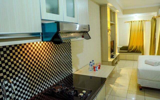 Modern Studio Grand Serpong Apartment By Travelio