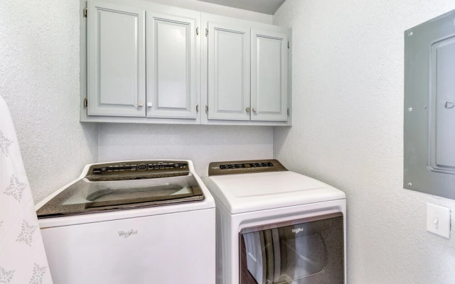 Serene Bella Vista Getaway Near Trails!