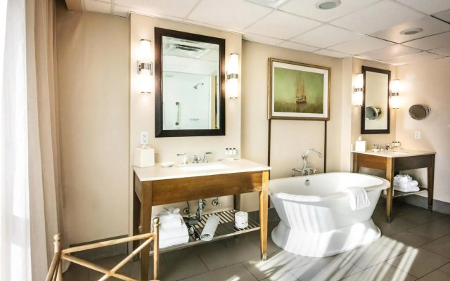Crowne Plaza Charleston Airport - Conv Ctr by IHG