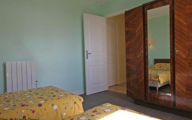 Gîte La Chapelle-Souëf, 4 pièces, 6 personnes - FR-1-497-91